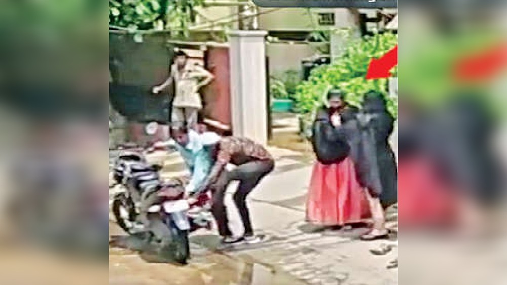 Video of pedestrian helping lady ‘cover up’ is scripted