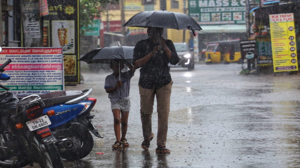 Heavy rains lash Chennai suburbs
