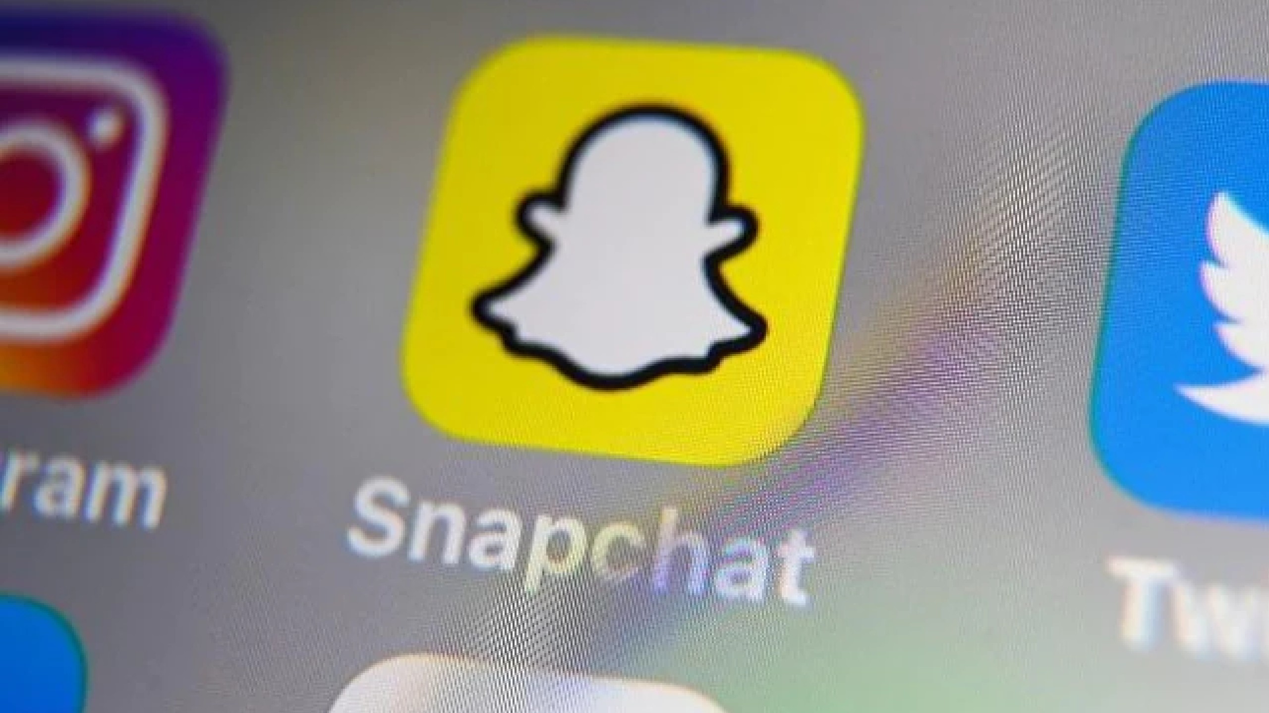 Snapchat unveils dual camera to capture multiple shots at same time