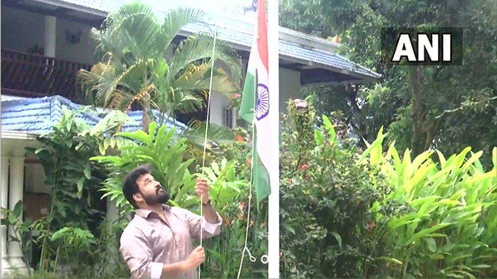 Har Ghar Tiranga: Mohanlal hoists flag at home, see pics