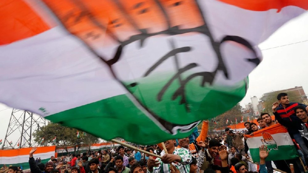 Cong hits out at BJP govt for skipping Nehru in advertisement