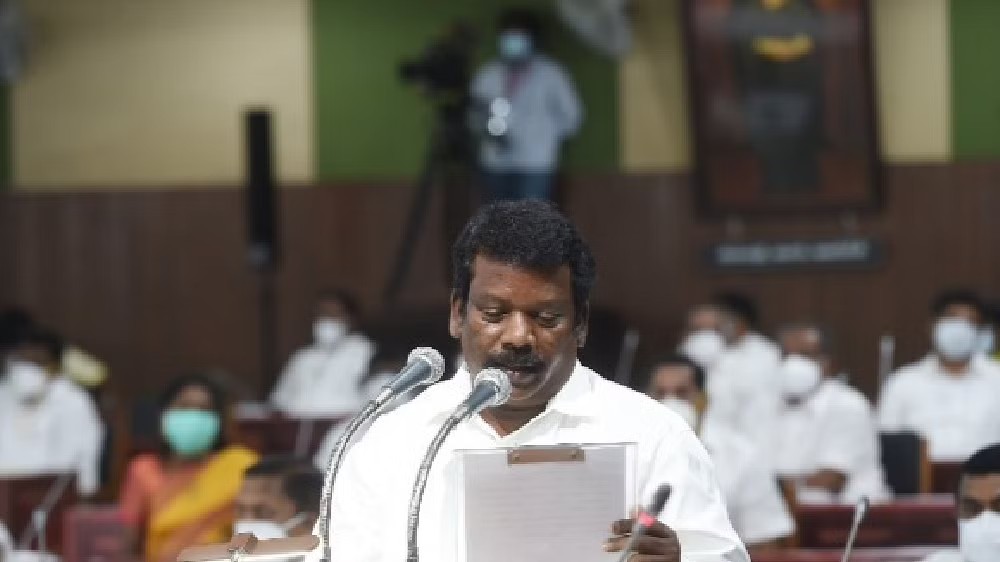 Eternal infighting issues surface in Cong’s meet Eternal infighting issues surface in Cong’s meet