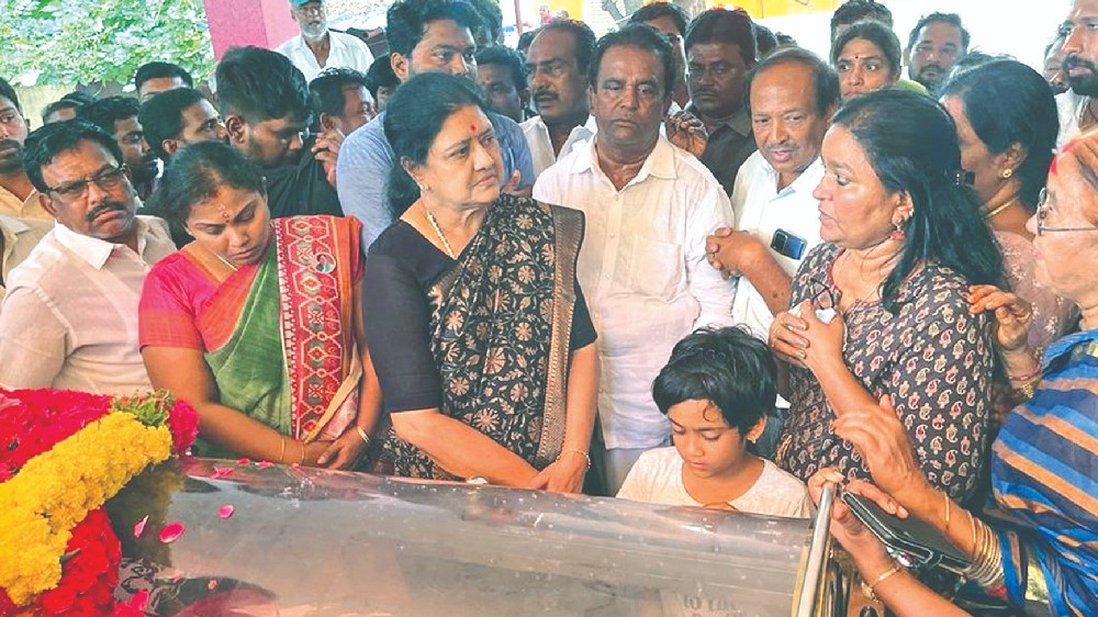Sasikala blames DMK for engineering split in AIADMK