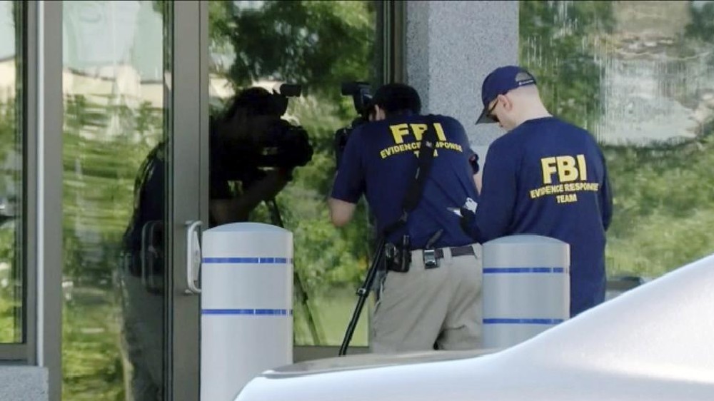 Man who tried to breach FBI office killed after standoff