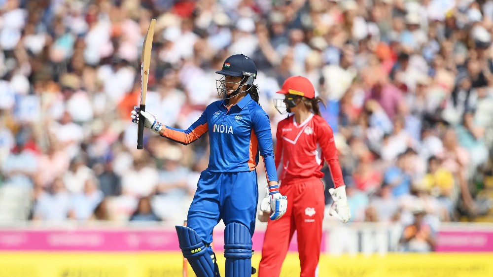 Semifinal: Mandhana blasts 61 as India score 164 for 5 vs England