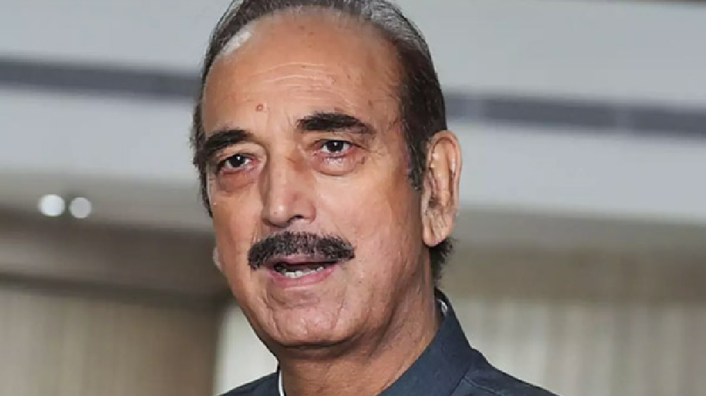 Azad quits Cong, tells Sonia it is comprehensively destroyed
