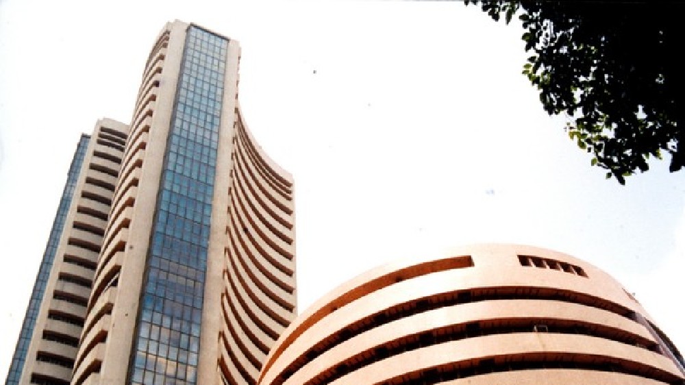 Indian stock indices start fresh week on steady note