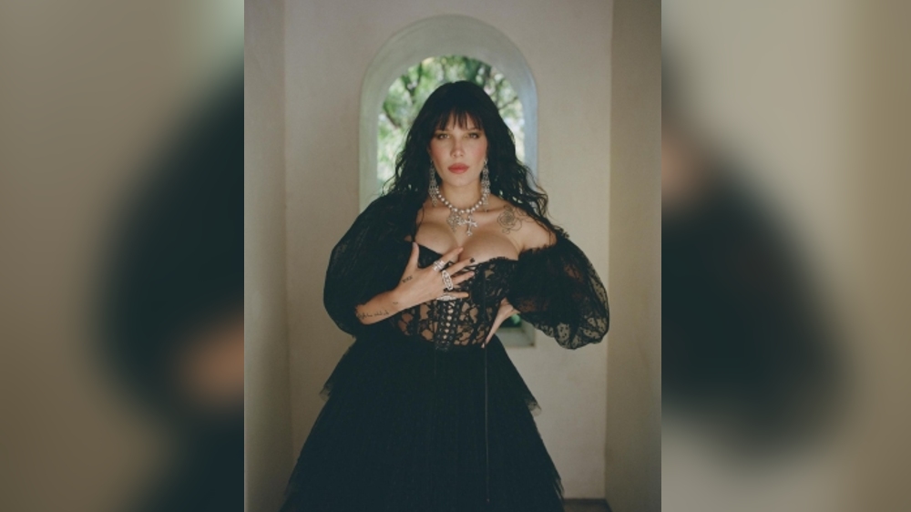 Halsey battles food poisoning at UK festival Halsey battles food poisoning at UK festival