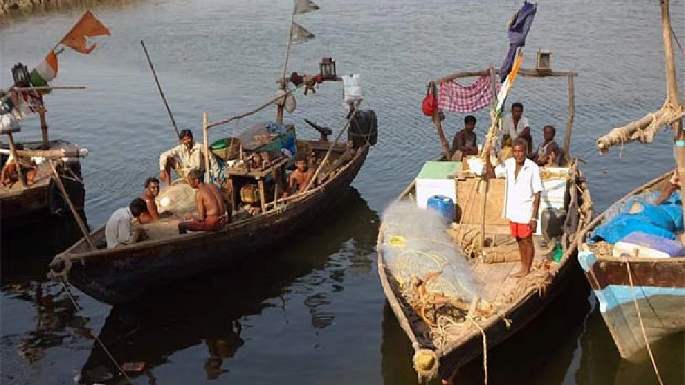 Six Indian fishermen arrested by Sri Lanka Navy