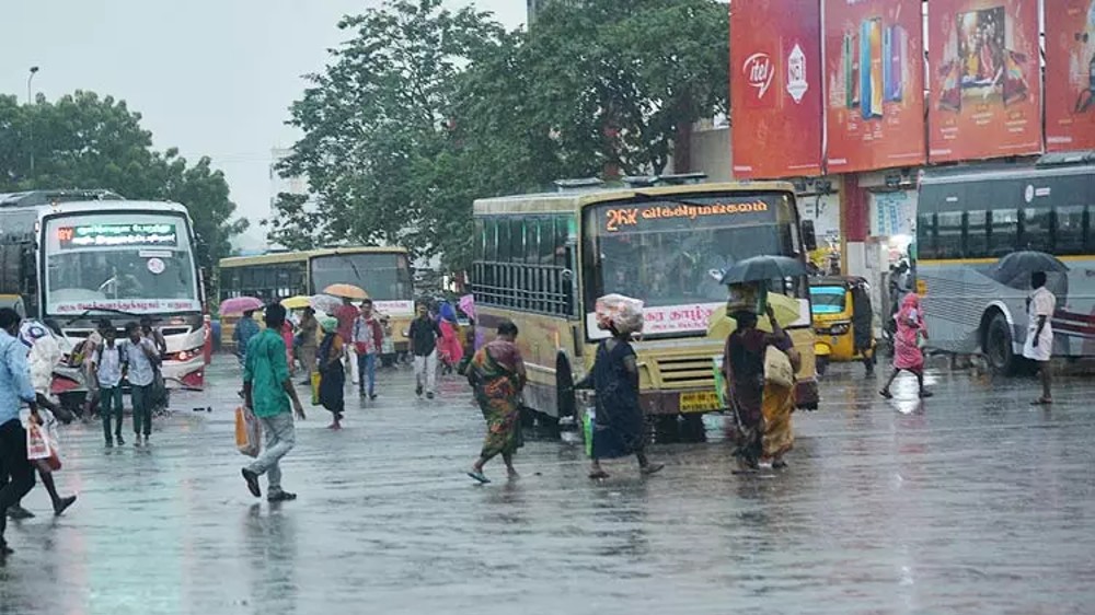 Heavy rains lash Chennai and its suburbs