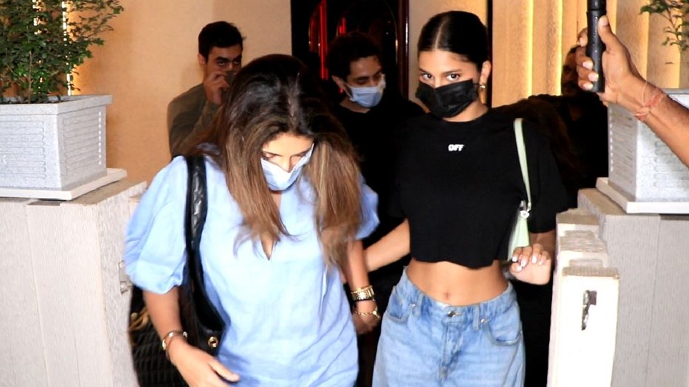 Suhana to Saqib: Pics of celebs flaunting restaurant looks