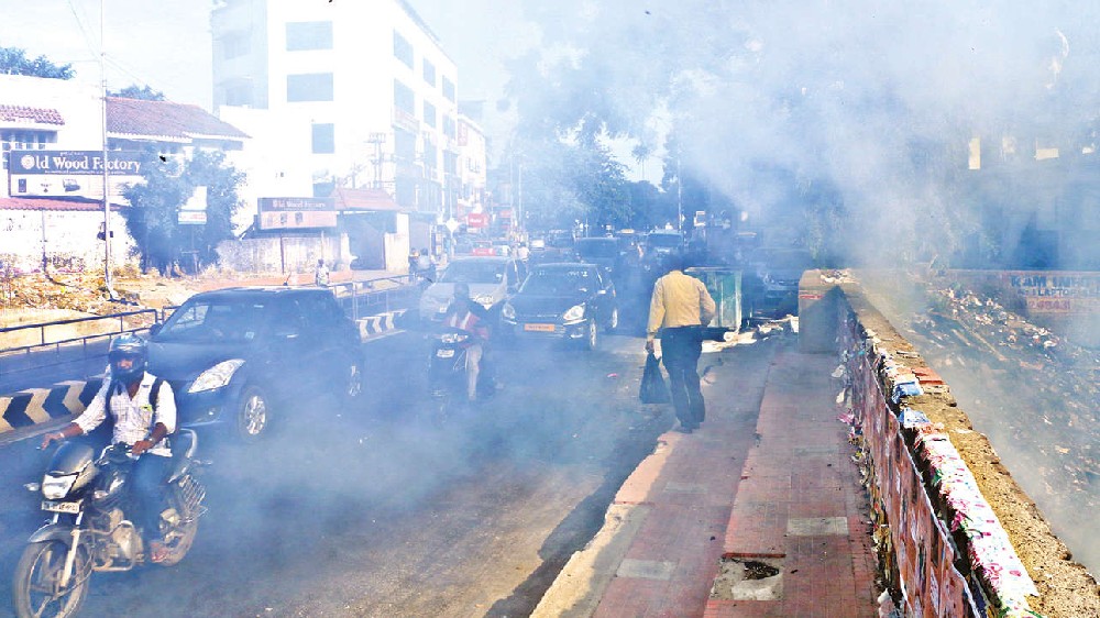 Toxic gas chokes north Chennai residents Toxic gas chokes north Chennai residents