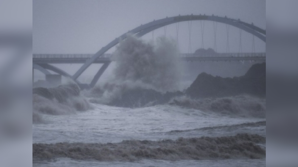 Typhoon Muifa to make landfall twice, China issues highest alert