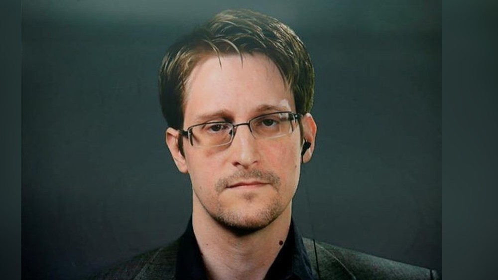 Vladimir Putin grants Russian citizenship to Edward Snowden