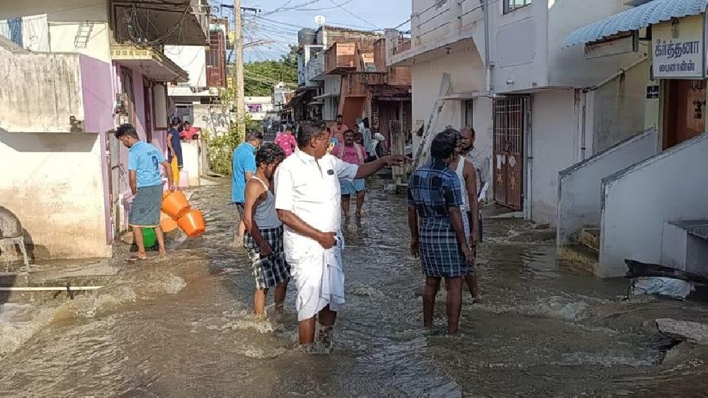 Heavy rain inundates several residential areas in Erode, Namakkal