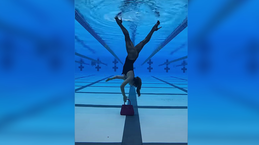 Viral: Woman walks upside down inside a pool, netizens amazed Viral: Woman walks upside down inside a pool, netizens amazed
