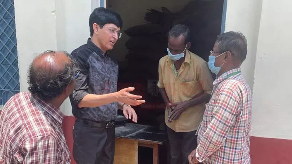 Radhakrishnan inspects ration shops to check quality