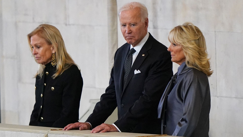 Biden pays respects to Queen Elizabeth before funeral