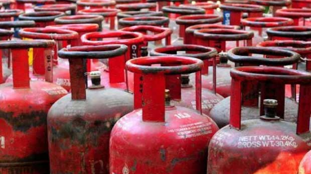 LPG cylinder godown in Walajabad catches fire, 12 injured