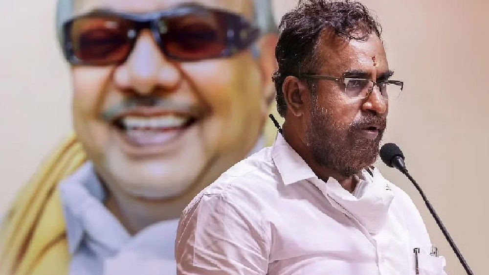 Tender case: HC extends interim-stay to file report against Velumani