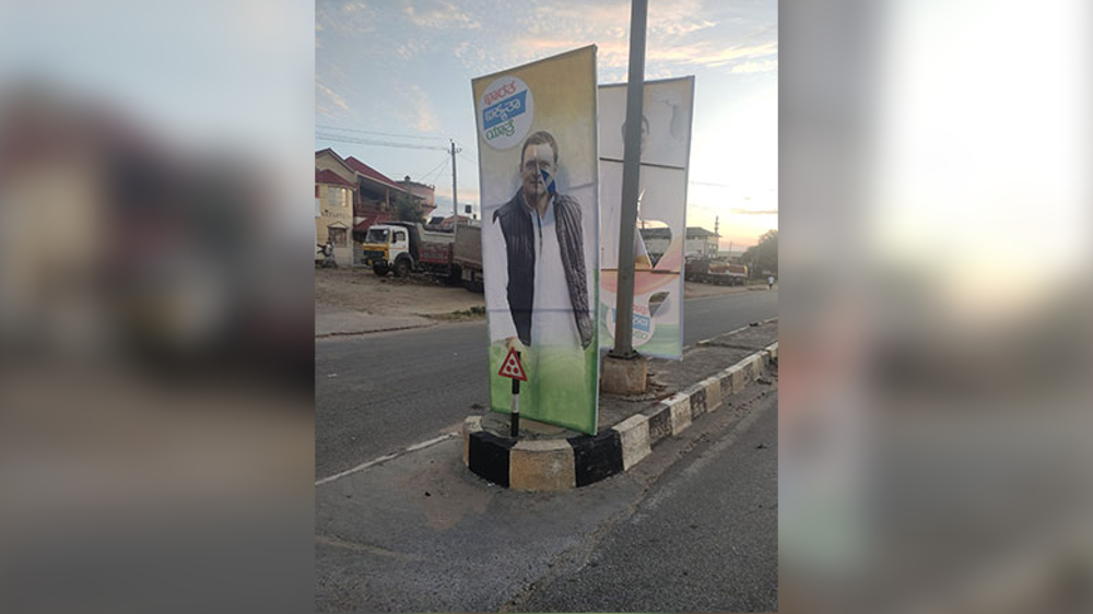 Rahuls posters, flexes torn in Ktaka before Yatra enters state