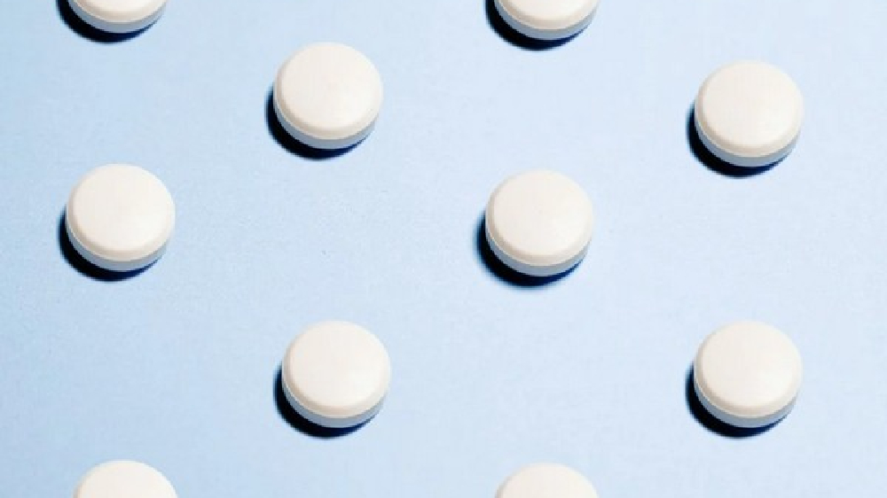 Bleeding risk decreases avoiding aspirin while on blood thinner