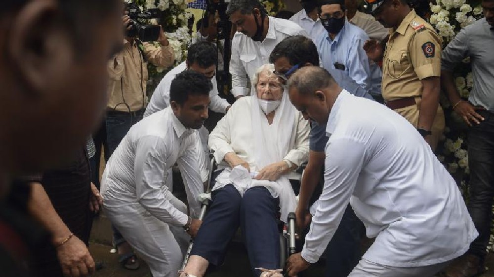 Mistry cremated, politicians, businessmen & Parsis attend funeral