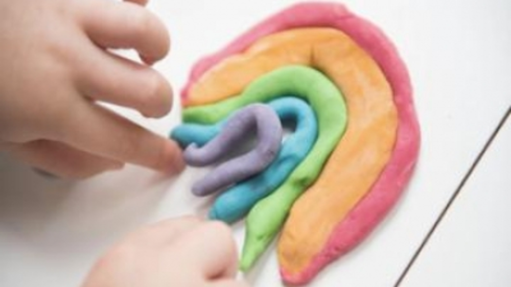 6 Benefits of playing with Play-Doh