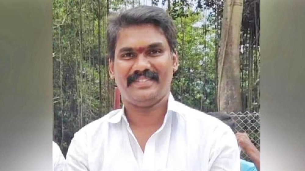 OPS supporters driver flees with Rs 50 lakhs