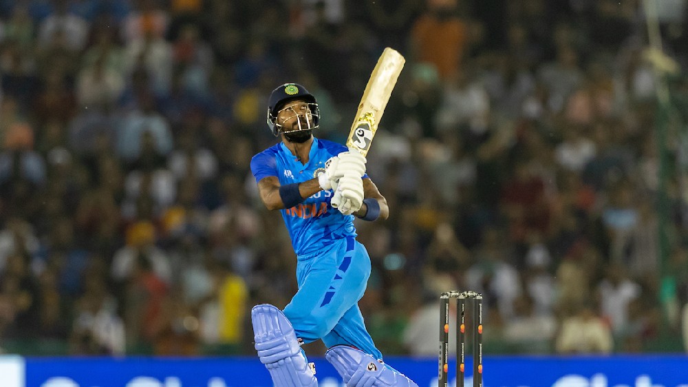 1st T20I: Hardik Pandya guides India to 208/6 against Australia