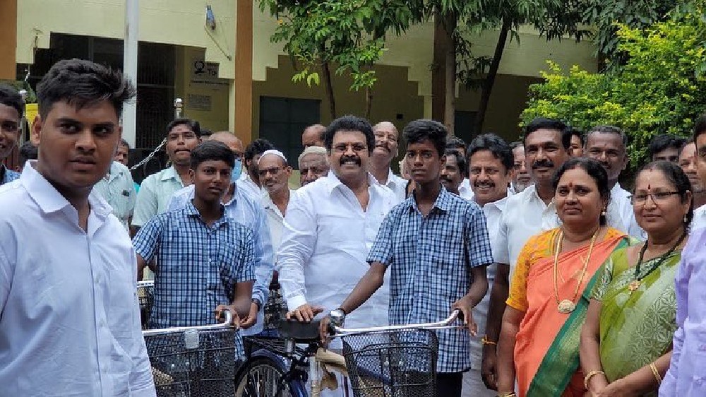 Free bicycles distributed to school students