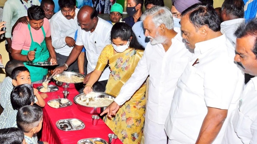 Free breakfast scheme launched in Chennai