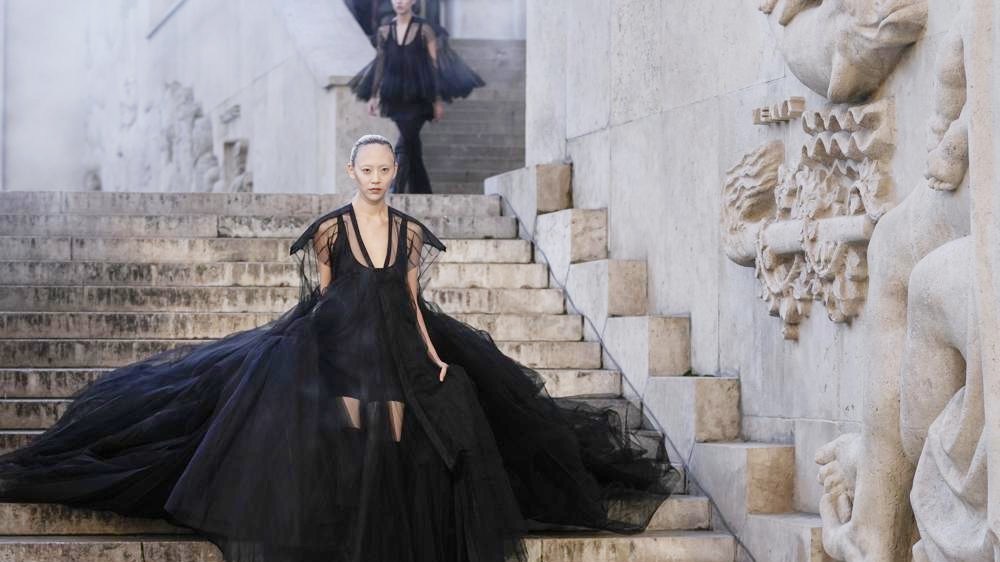 Chloe goes for pared-down 1970s, riffing on disco in Paris Chloe goes for pared-down 1970s, riffing on disco in Paris