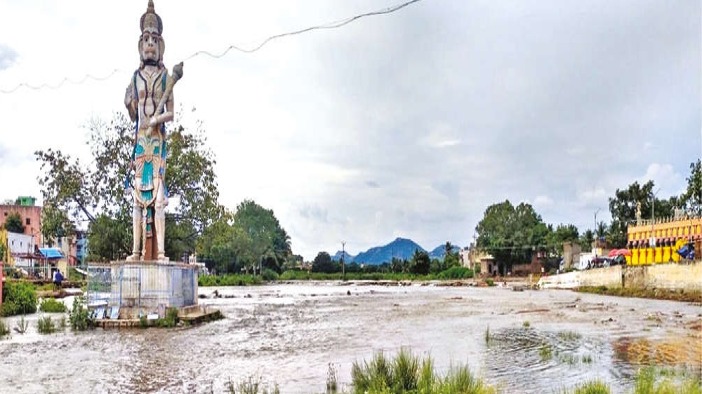 Palar flood submerges causeways cuts access to many parts