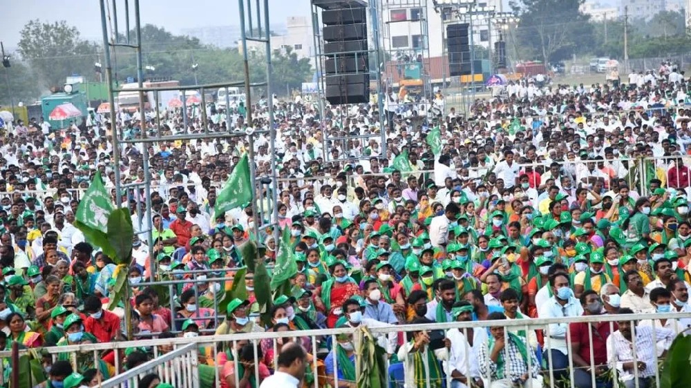 Support pours in for padyatra by Amaravati farmers