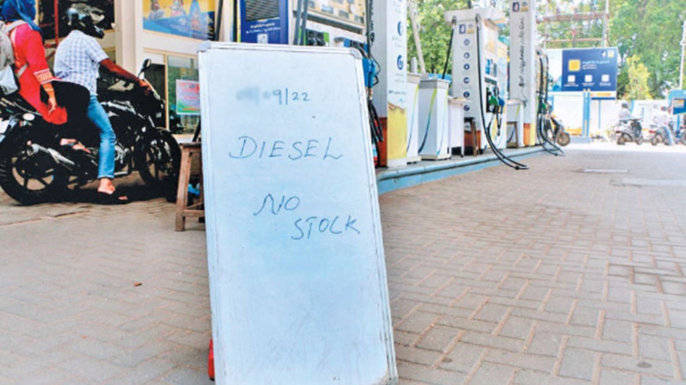 Diesel shortage in Chennai for 2nd consecutive day; motorists suffer