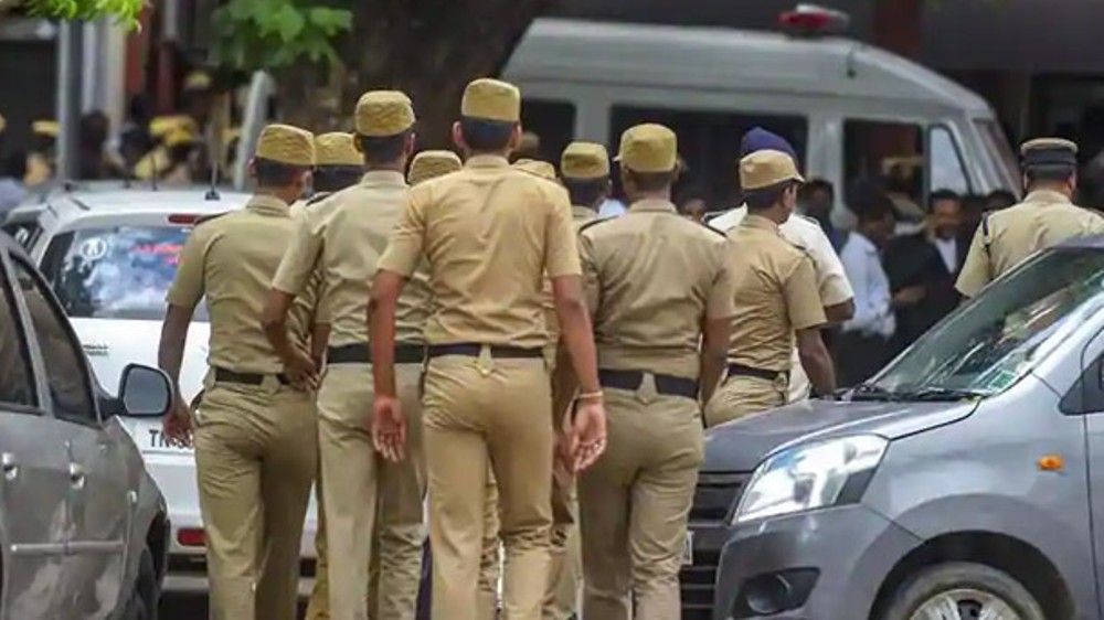 Hunt on for ‘conman’ who posed as DVAC Inspector and raided