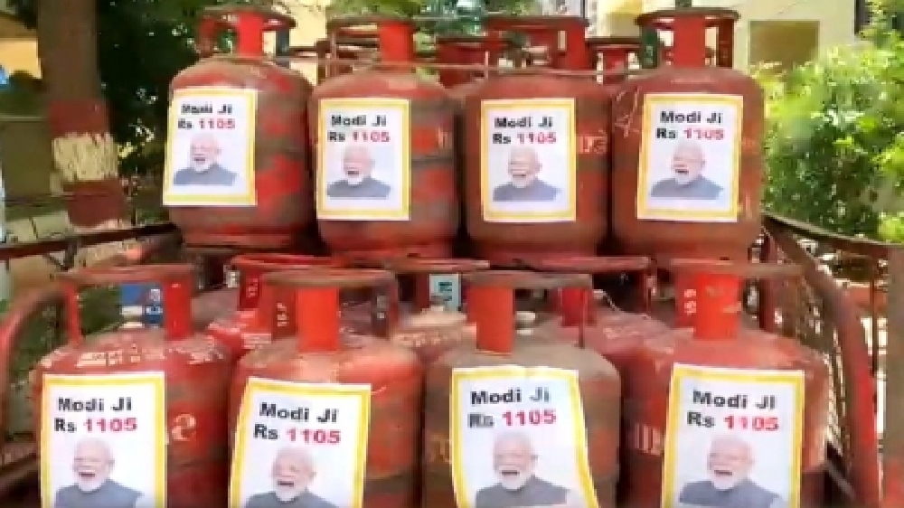 TRS hits back at FM with PMs pictures on LPG cylinders