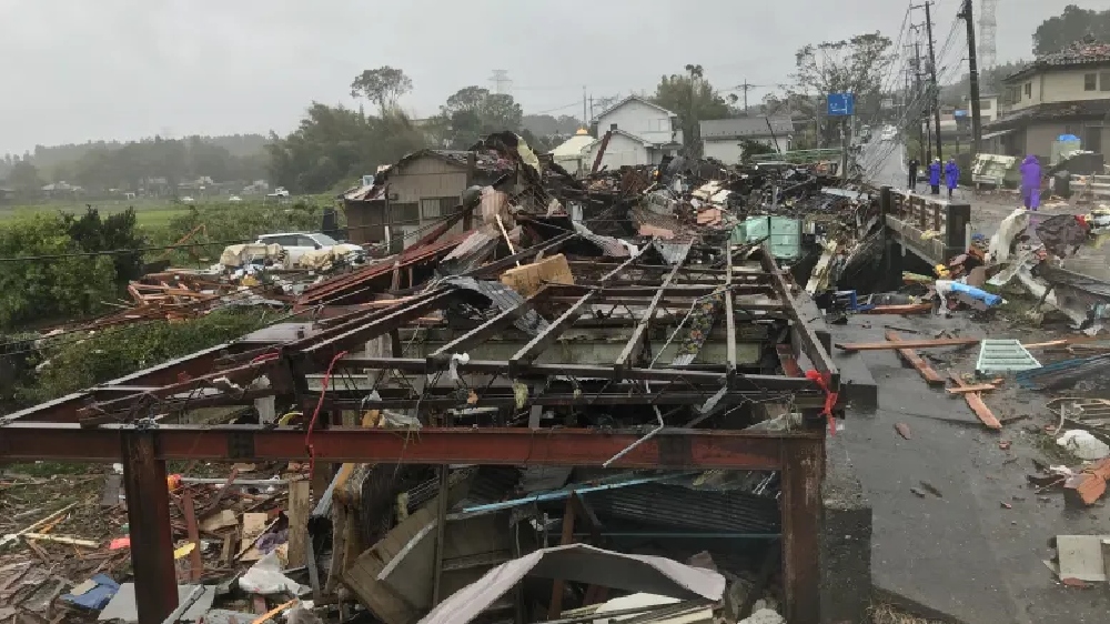 Typhoon Hinnamnor re-approaches Japans Okinawa