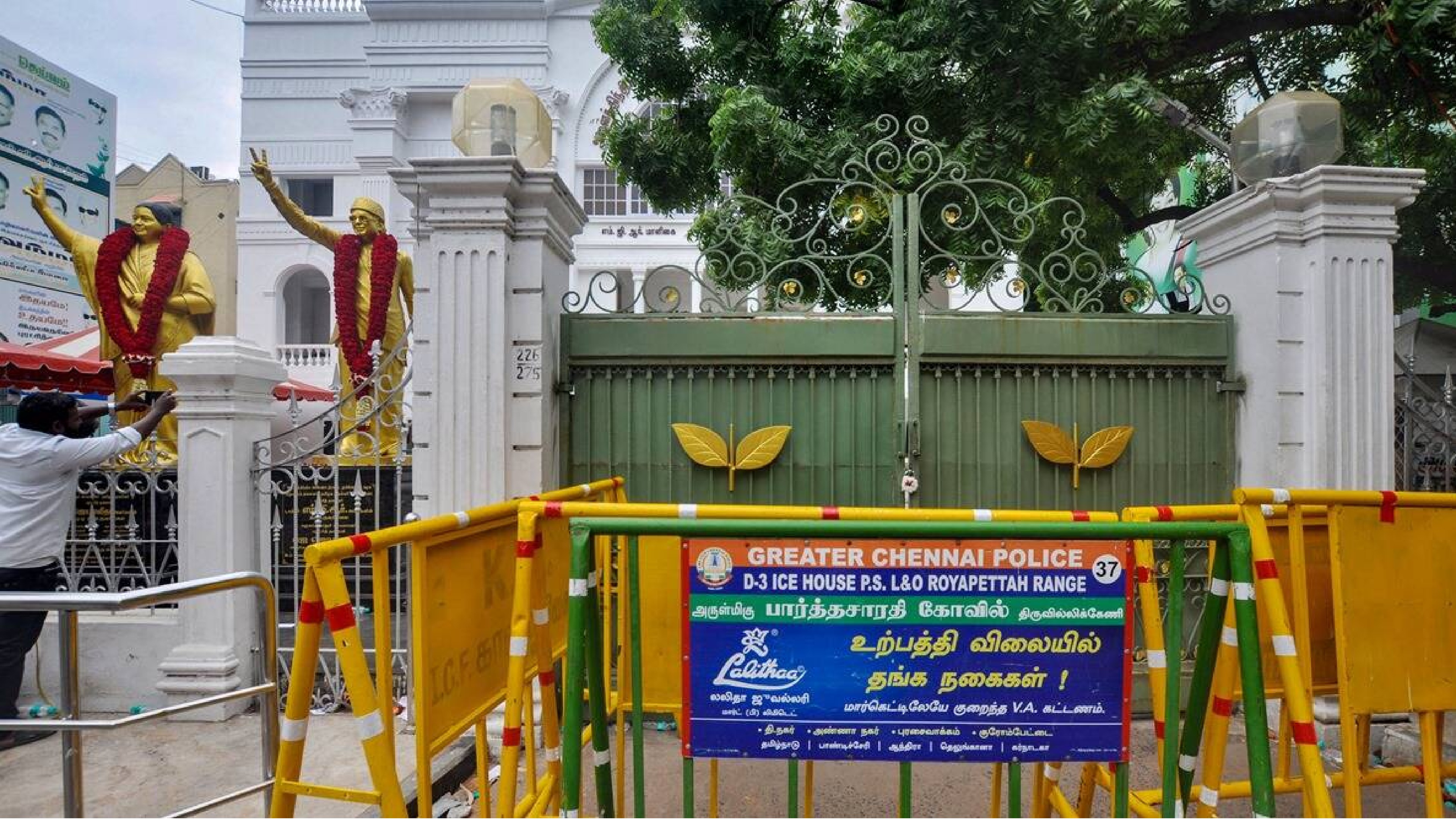 Docus stolen from AIADMK HQ recovered from OPS supporter’s house