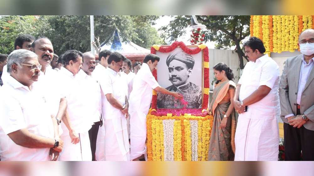 151st birth anniv of VOC: Stalin pays floral tribute to portrait