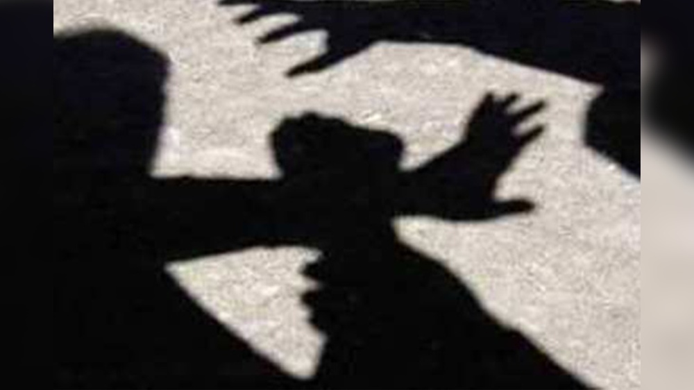 Man tries to tie thaali to girlfriend during her wedding, thrashed