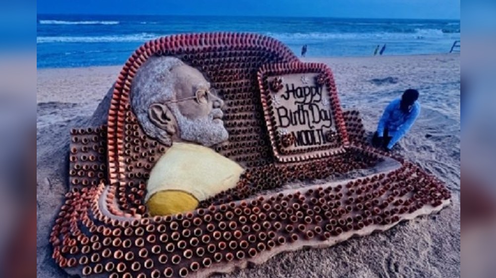 Sudarshan Pattnaik creates sand art of Modi with 1,213 mud tea cups