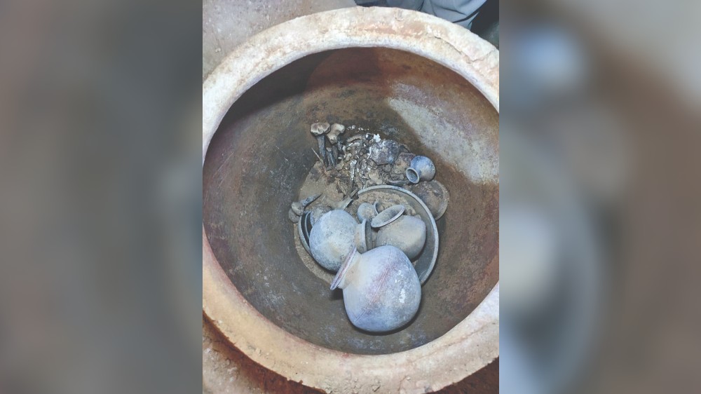 Intact huge burial urn unearthed at Keeladi site in Sivaganga