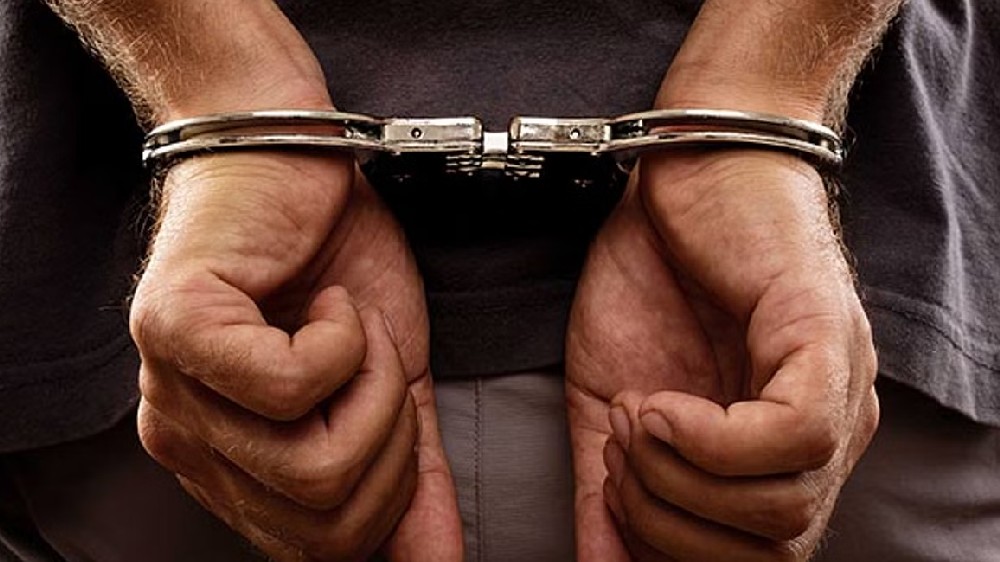 Assam cop caught red-handed accepting bribe in Lakhimpur, arrested Assam cop caught red-handed accepting bribe in Lakhimpur, arrested