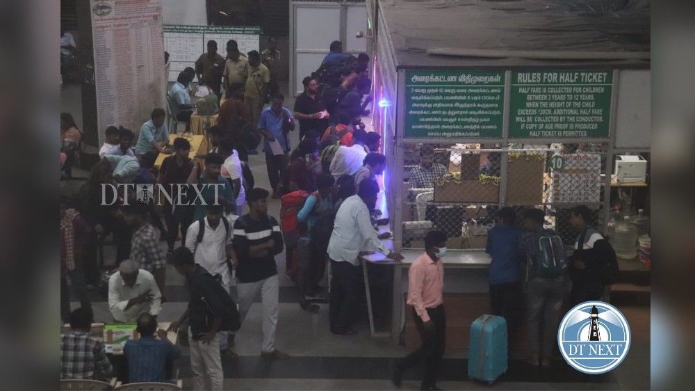 Deepavali: Passengers throng Koyambedu to leave for hometowns