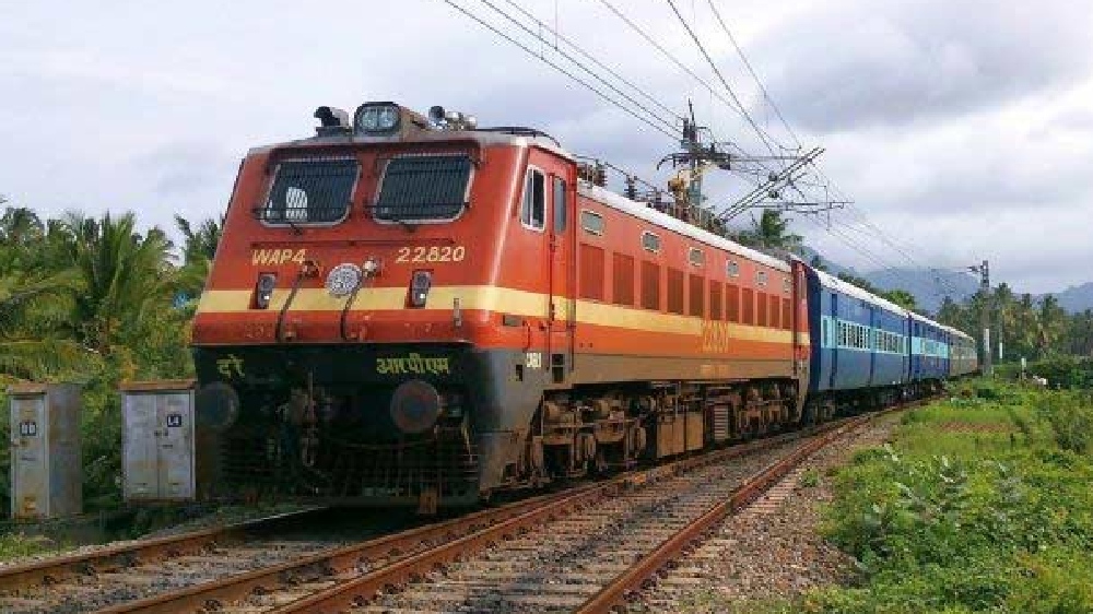 Railway Board chairman holds review meeting at SR headquarters