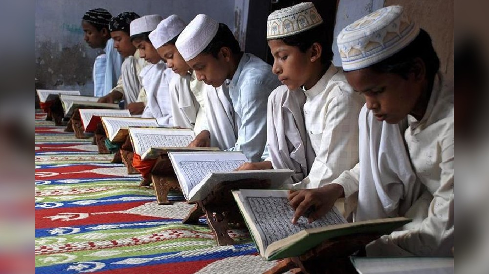 Taliban orders male teachers to sign Pledge to adhere to Sharia Law