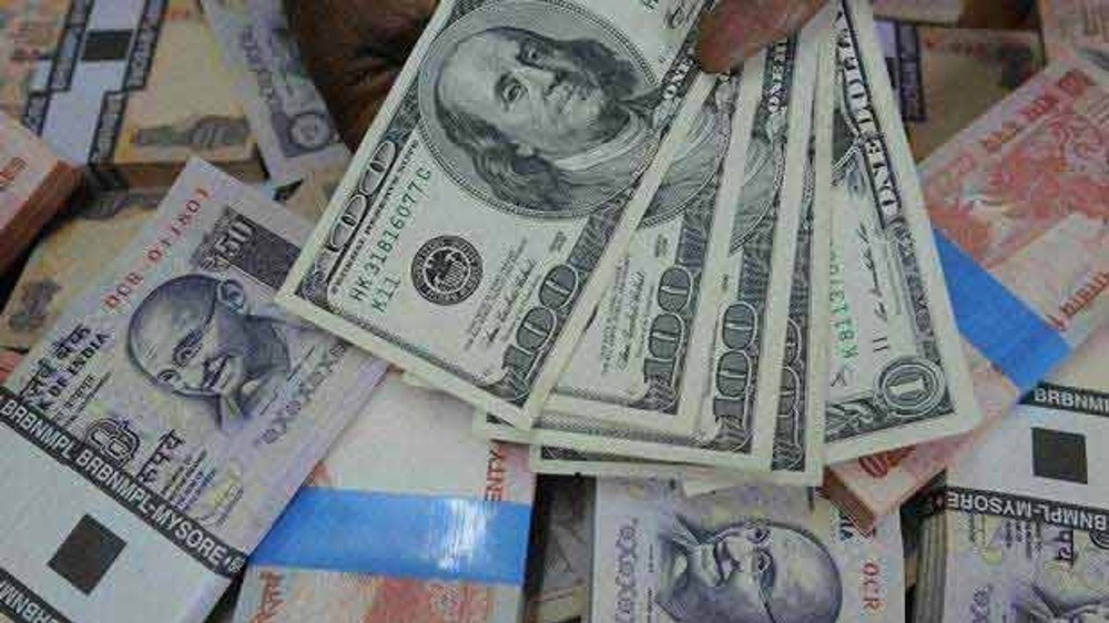 Forex reserves fall to 2-year low of $524 billion