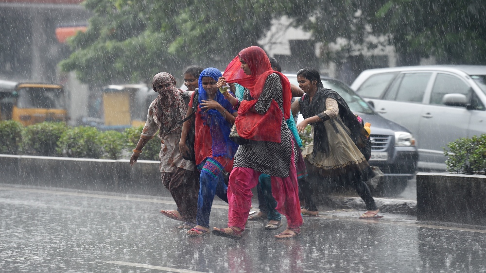 Heavy rains lash various parts of Chennai, suburbs Heavy rains lash various parts of Chennai, suburbs